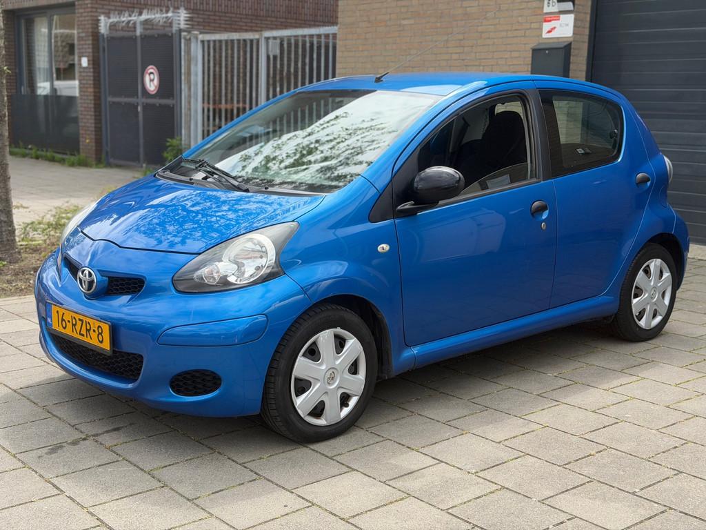 Toyota Aygo 1.0-12V 5D Now Apk Airco Elektrisch pakket super, Voorwielaandrijving, Euro 5, Gebruikt, Zwart