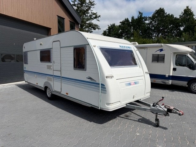 Royale Adria Adora 552 PK 3 stapelbedden,incl nette voortent, Bedrijf, Treinzit, Adria, Schokbreker