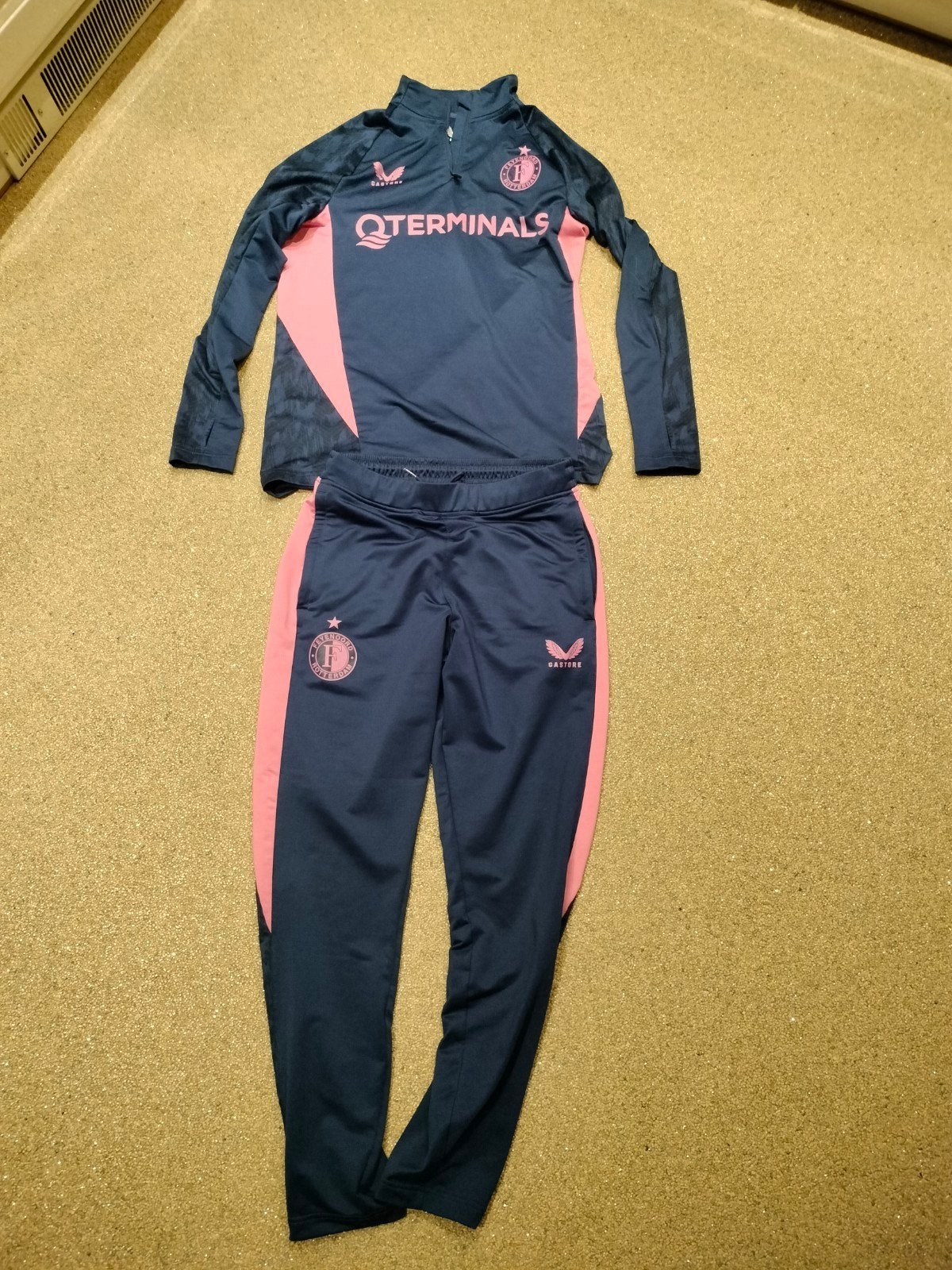 Feyenoord jongens/Heren trainingspak 2025/2026 (Origineel), Kleding | Heren, Ophalen of Verzenden, Gedragen, Castore, Voetbal