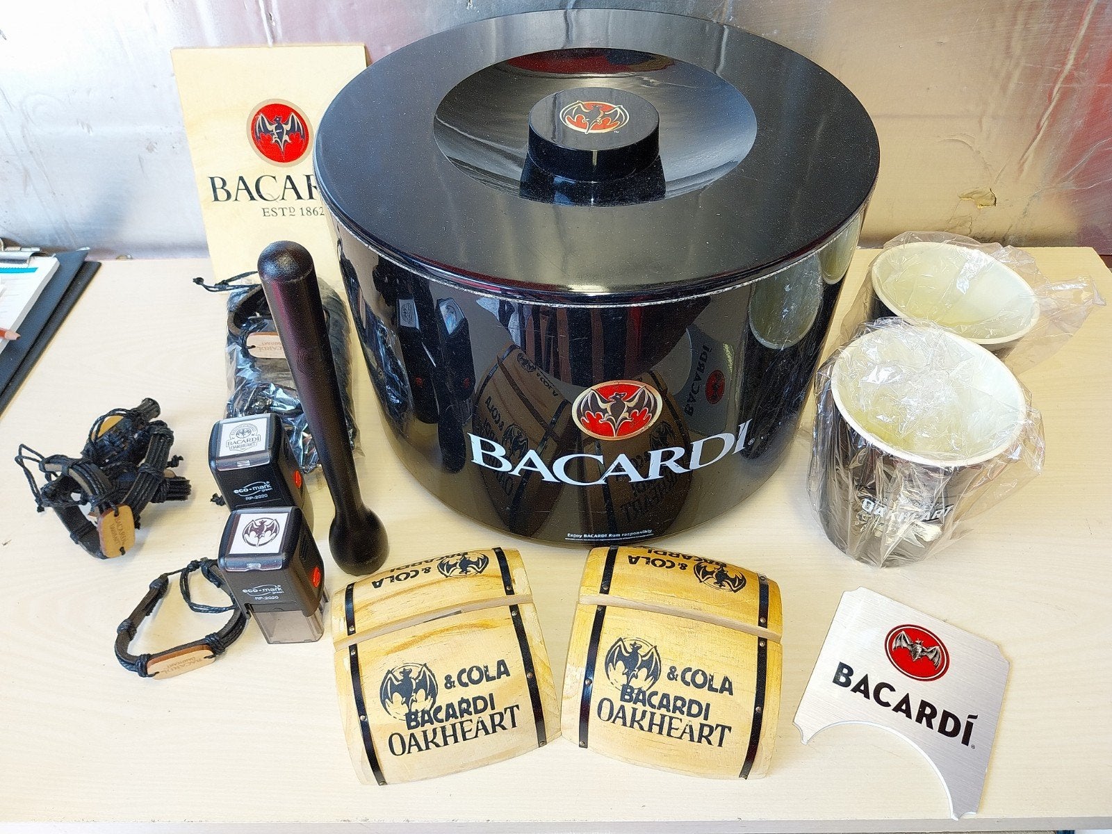 Bacardi Oakheart Bar Set: IJsemmer, Organizers & Accessoires, Ophalen, Overige typen, Hout, Zo goed als nieuw