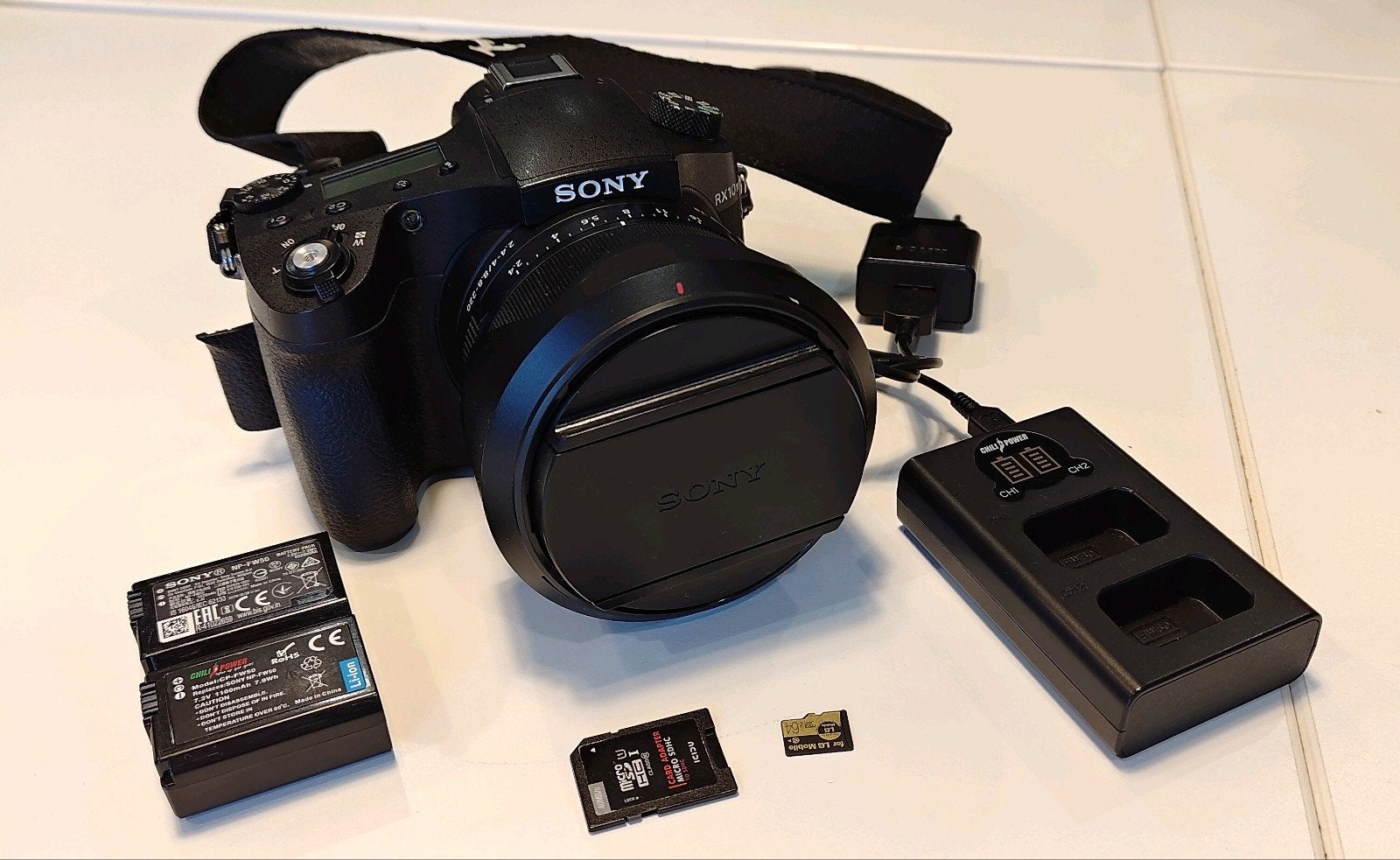Sony RX-10 IV met 2 accu's, lader en accessoires, Audio, Tv en Foto, Fotocamera's Digitaal, Gebruikt, Geheugenkaart, Sony, 20 megapixels