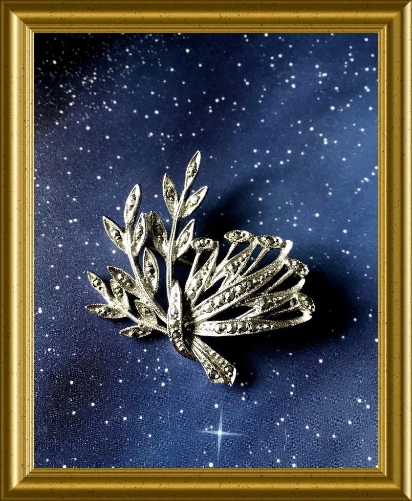 Oude zilveren broche met markasietjes, Sieraden, Tassen en Uiterlijk, Antieke sieraden, Ophalen of Verzenden, Zilver, Broche
