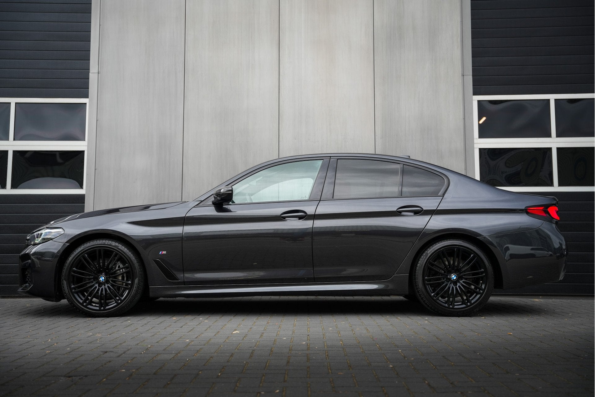 BMW 5 Serie 540i 334 pk High Executive M-Sportpakket / Led-K, Achterwielaandrijving, Gebruikt, 2000 kg, 334 pk
