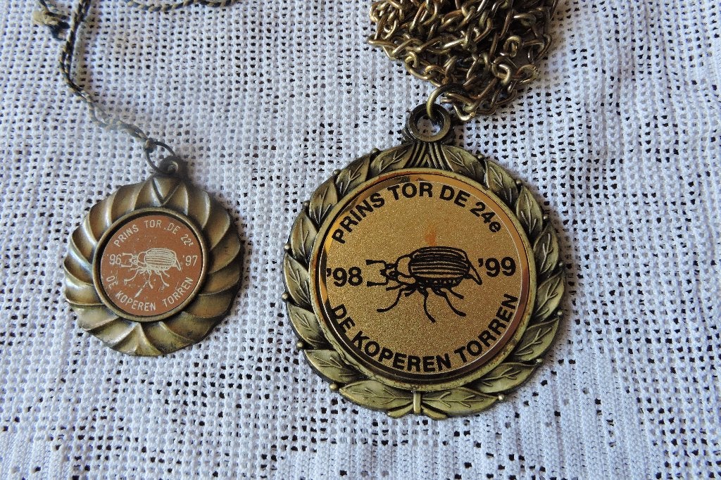 Medailles 4x Carnaval Bussum Torren 2x en Hophappers 2x, Ophalen of Verzenden, Overige materialen, Nederland