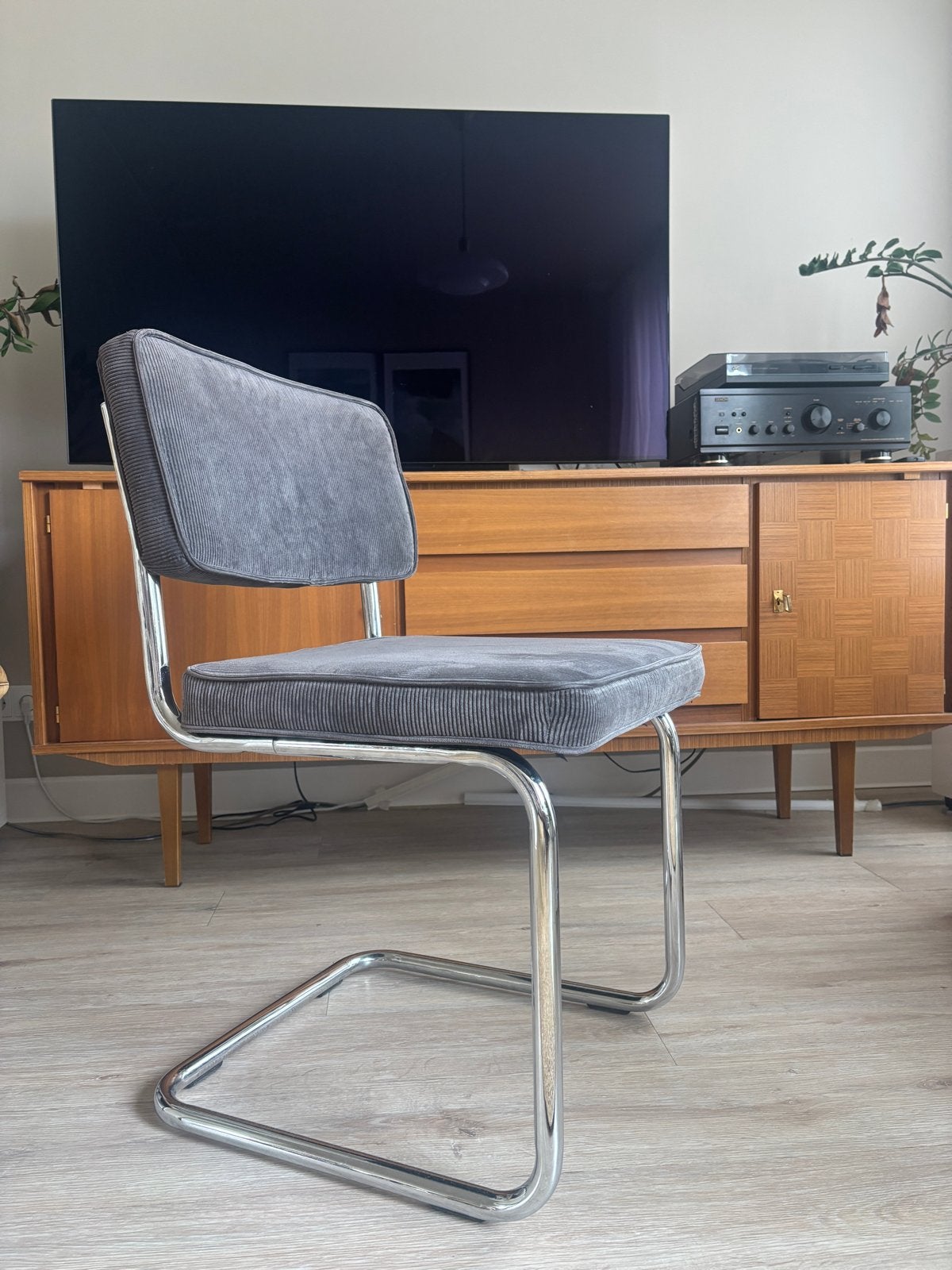 4 stoelen met ribstof en chromen frame, Gebruikt, Ophalen of Verzenden, Metaal, Eén