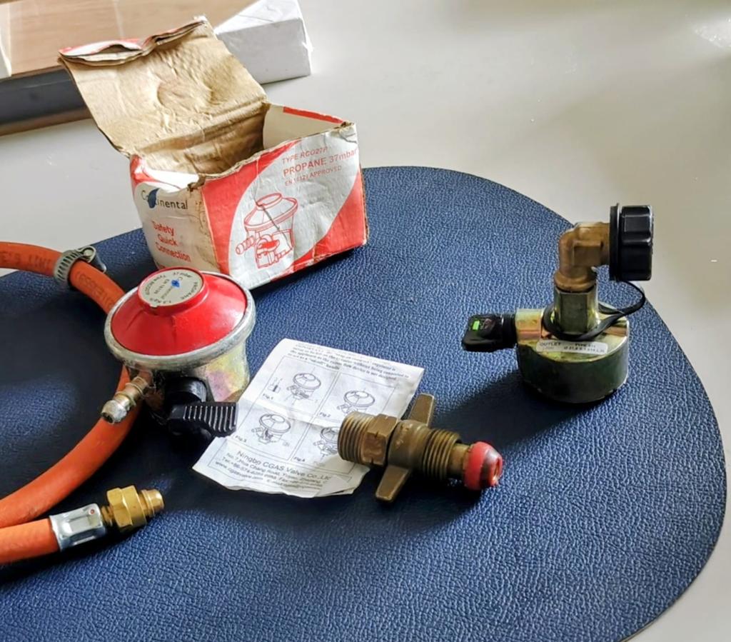 Propaan Patio Regulator Set - Continental 37mbar, Caravans en Kamperen, Kampeeraccessoires, Ophalen of Verzenden, Gebruikt