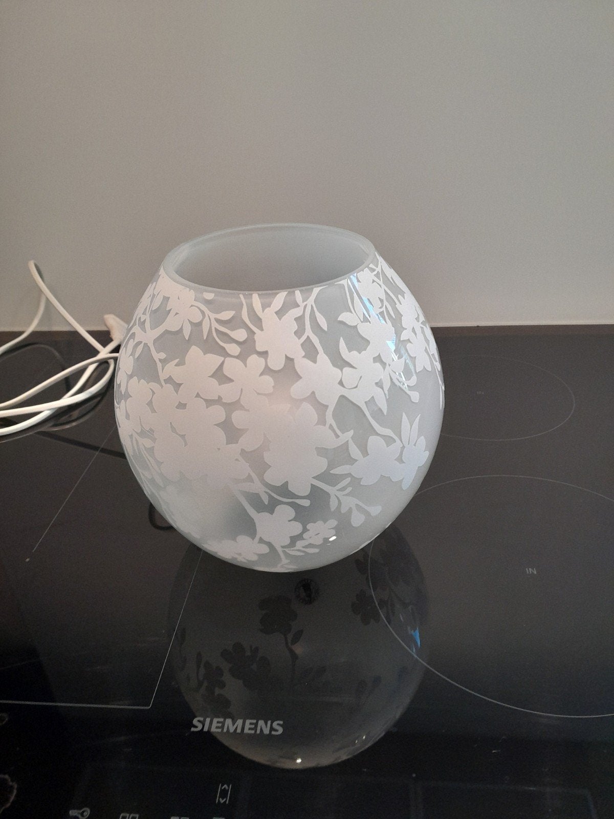 IKEA Knubbig Tafellamp - Bloesem Design - Wit Glas, Met schakelaar, E14 (klein), Wit, Ophalen of Verzenden