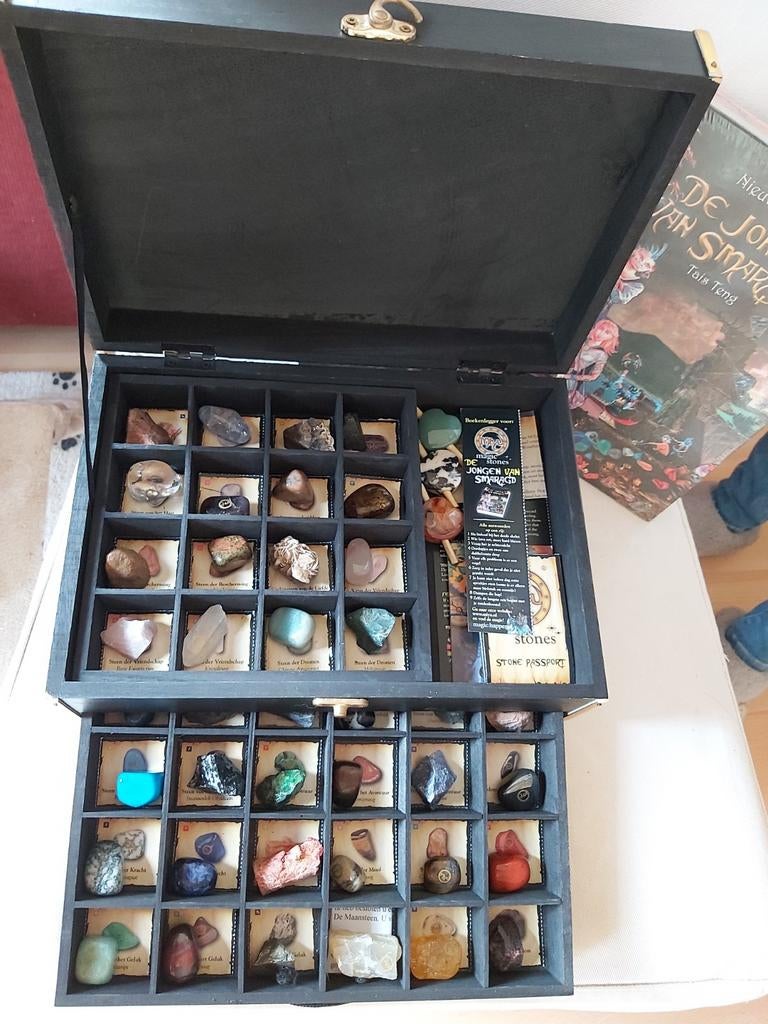 MiYu edelstenen 40 stuks in kist, Sieraden, Tassen en Uiterlijk, Edelstenen, Ophalen, Zo goed als nieuw