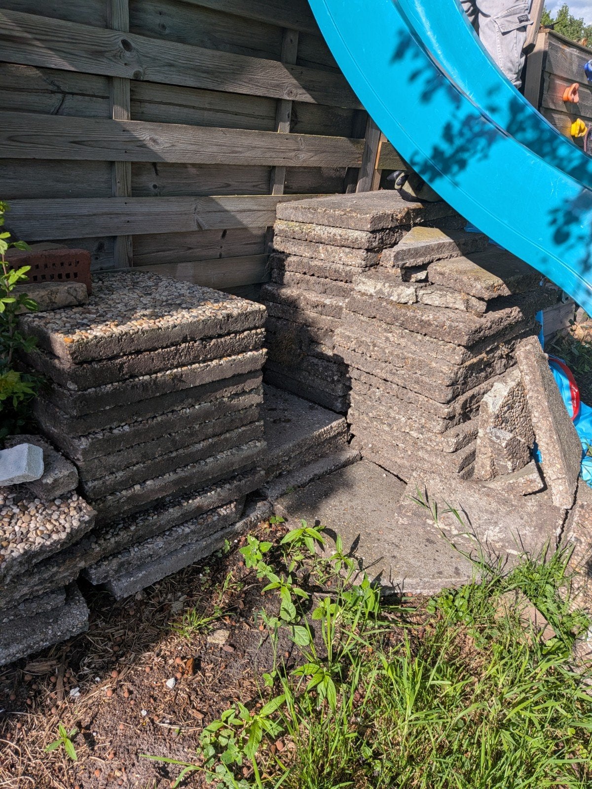 Grindtegels je krijgt krat bier toe, Ophalen, Gebruikt, Beton, Terrastegels
