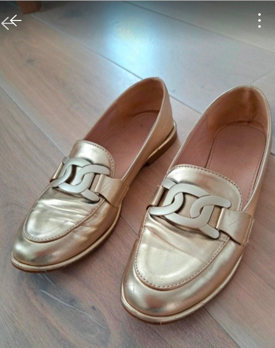 Gouden Instappers met Kettingdetail, Kleding | Dames, Schoenen, Overige kleuren, Instappers, Ophalen of Verzenden, Onbekend