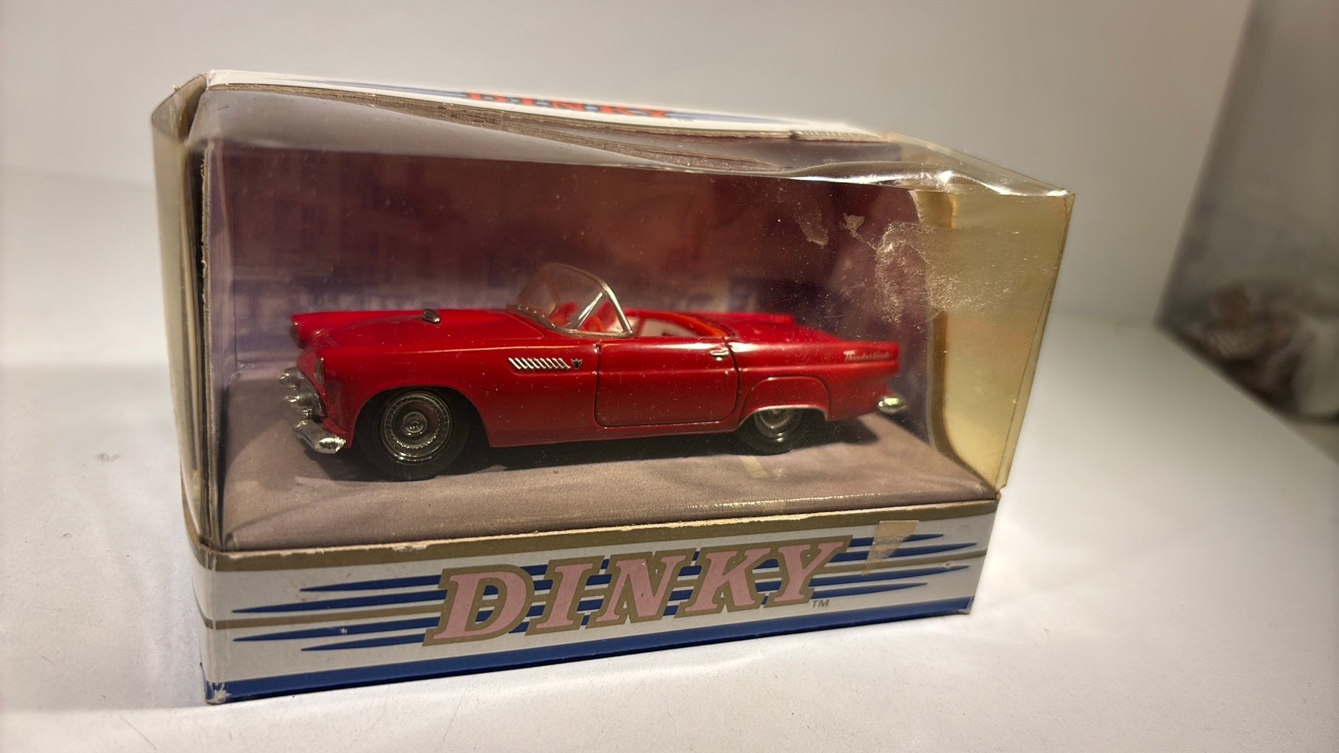 Ford thunderbird red 1955 dinky Matchbox 1.43, Auto, Ophalen of Verzenden, A, A