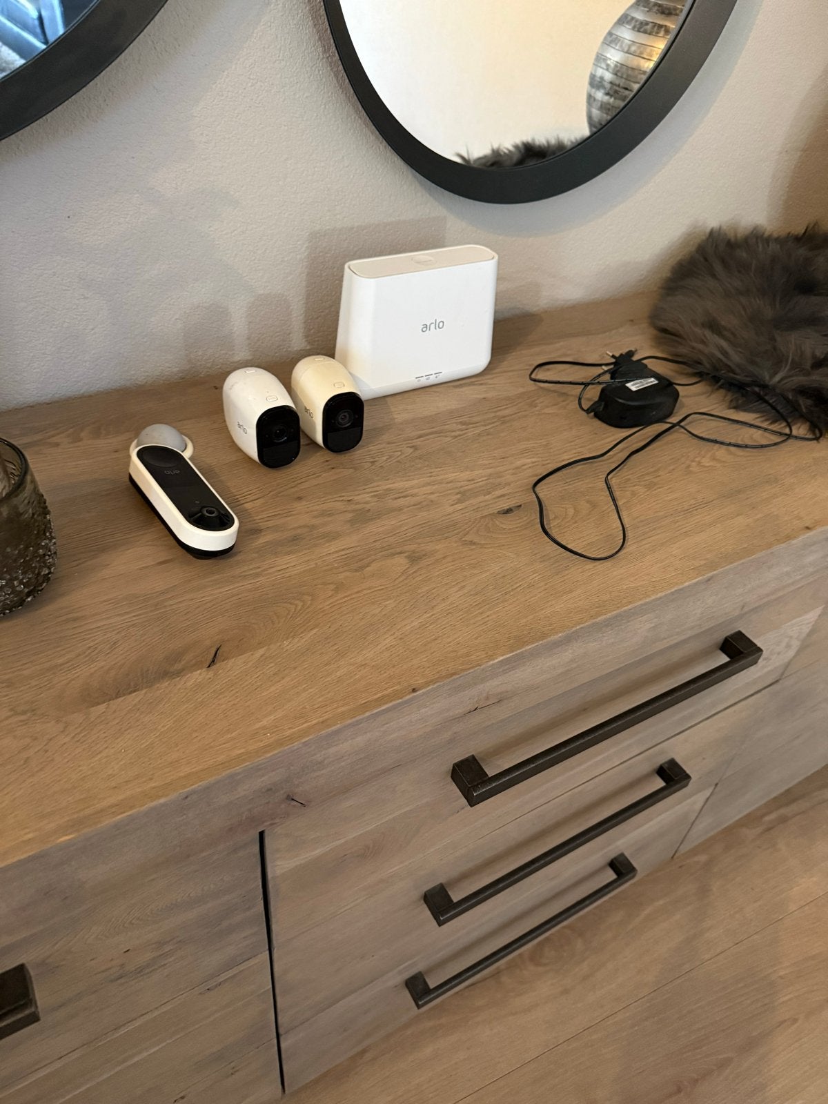 Arlo Beveiligingsset: Deurbel, 2 Camera's, Basisstation, Opl, Ophalen, Gebruikt, Binnencamera
