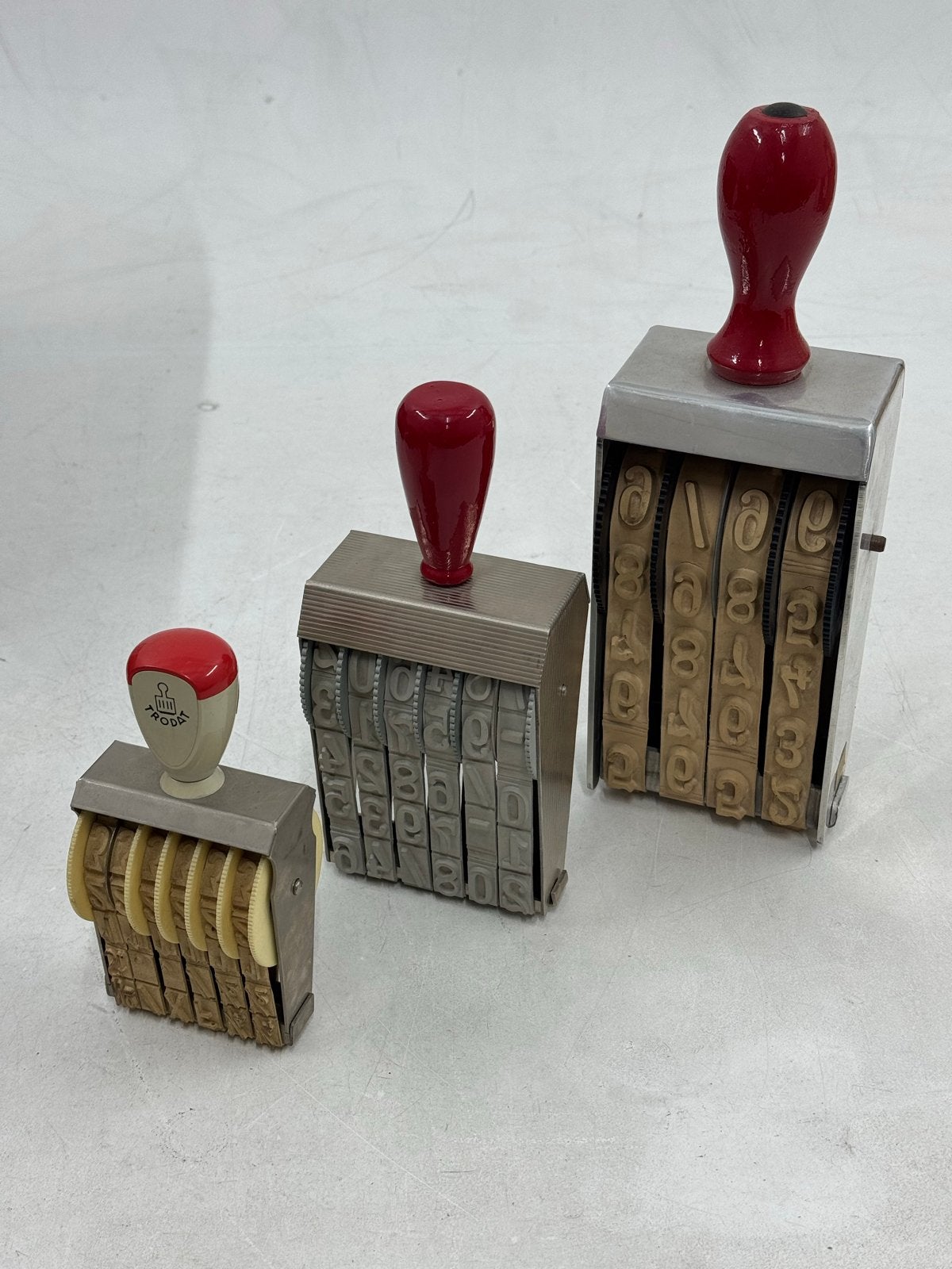 Set van 3 Vintage Nummerstempels met Rode Handvatten, Ophalen of Verzenden