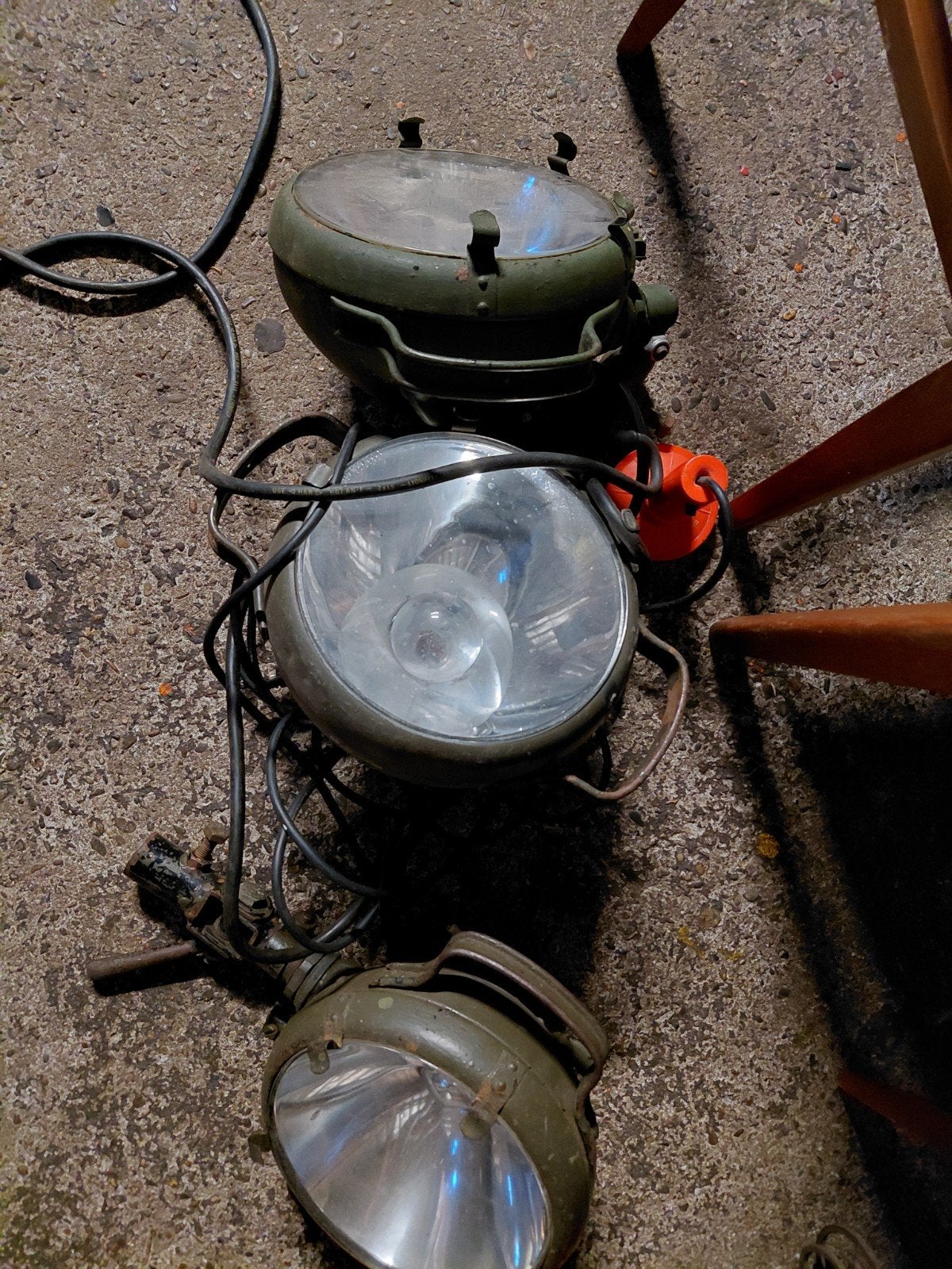 Set van 3 Vintage Militaire Zoeklichten - Werklampen, Ophalen