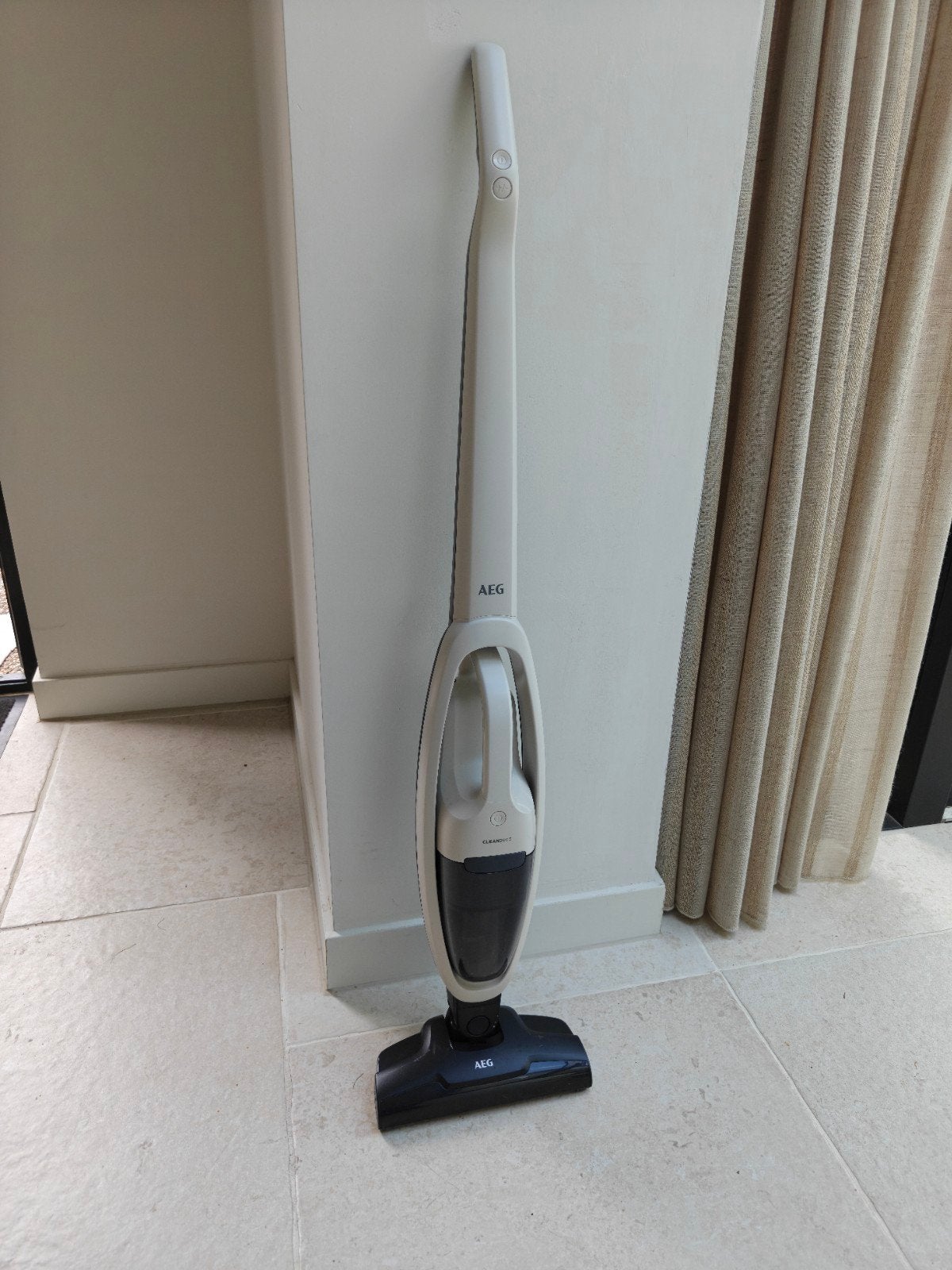 AEG clean 3000 Steelstofzuiger met kruimeldief, Ophalen