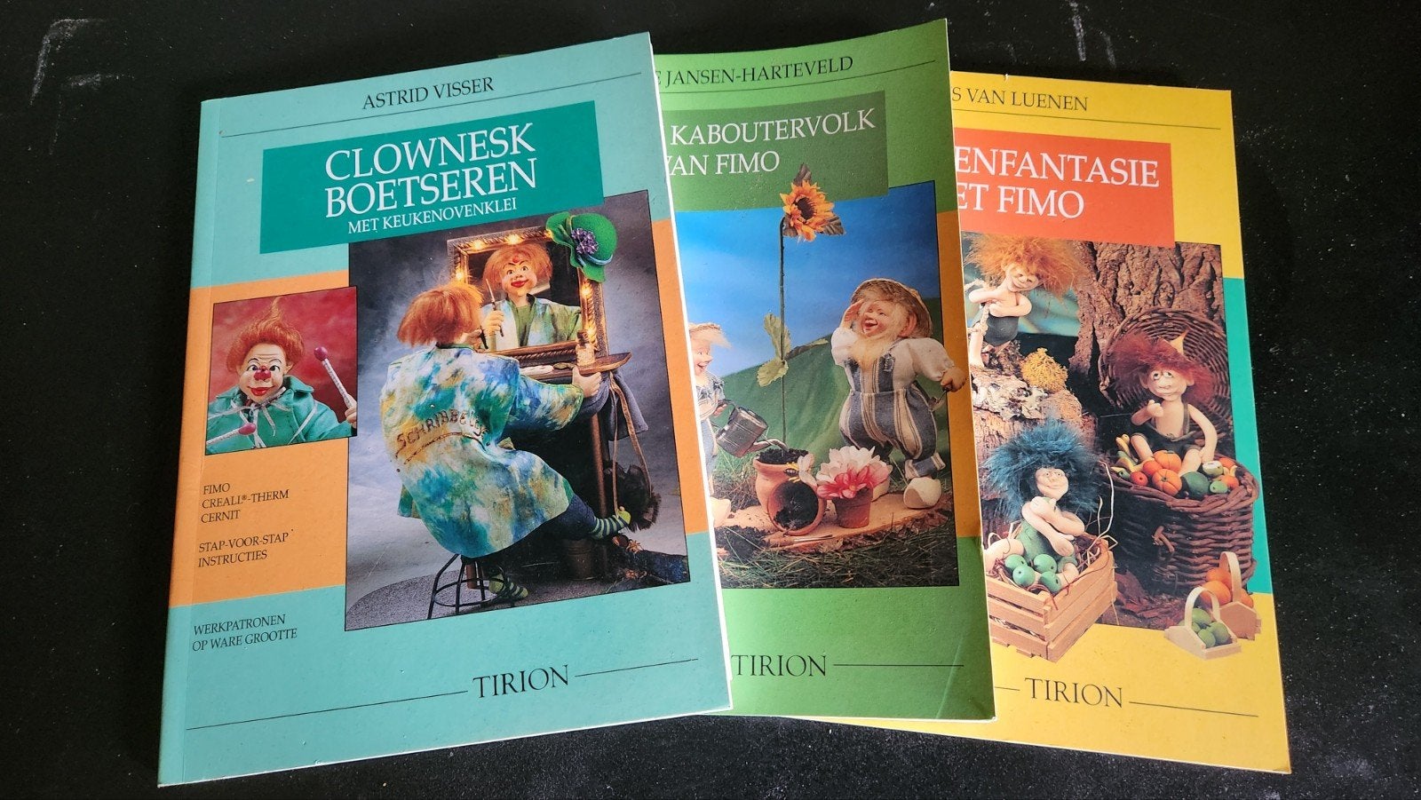Boek: Clownesk Boetseren met Keukenovenklei - Astrid Visser, Boeken, Hobby en Vrije tijd, Ophalen of Verzenden, Zo goed als nieuw