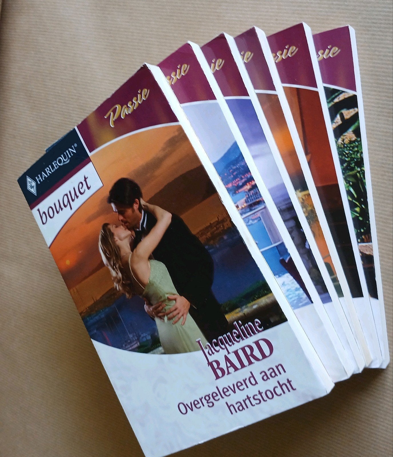 Harlequin Bouquet Passie romans - Pikanter dan normaal, Ophalen of Verzenden, Gelezen, Diverse auteurs, Nederland