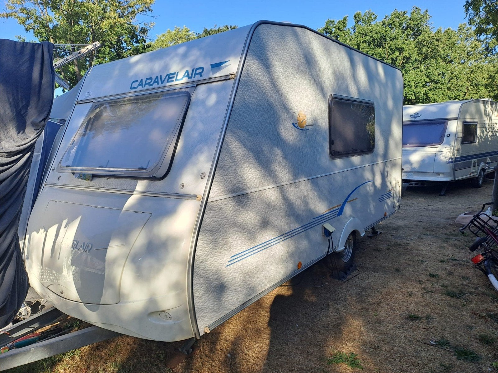 Caravelair Antares 400 Luxe uit 2003 met voortent en luife, Treinzit, Dwarsbed, Particulier, Caravelair