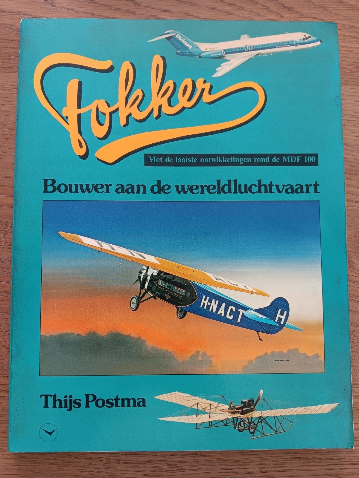 Thijs Postma - Fokker, bouwer aan de wereldluchtvaart, Verzamelen, Luchtvaart en Vliegtuigspotten, Ophalen of Verzenden, Kaart, Foto of Prent