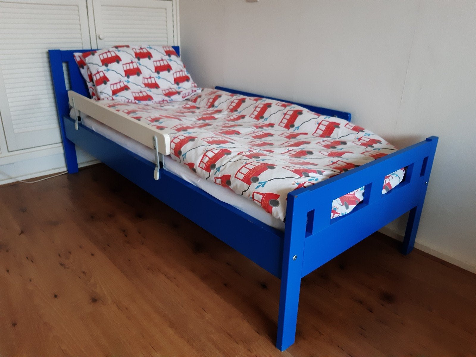 Peuterbed,ca.170 x 70 cm incl 2 zijsteunen, geheel compleet, Ophalen, 140 tot 160 cm, 70 tot 85 cm, Lattenbodem