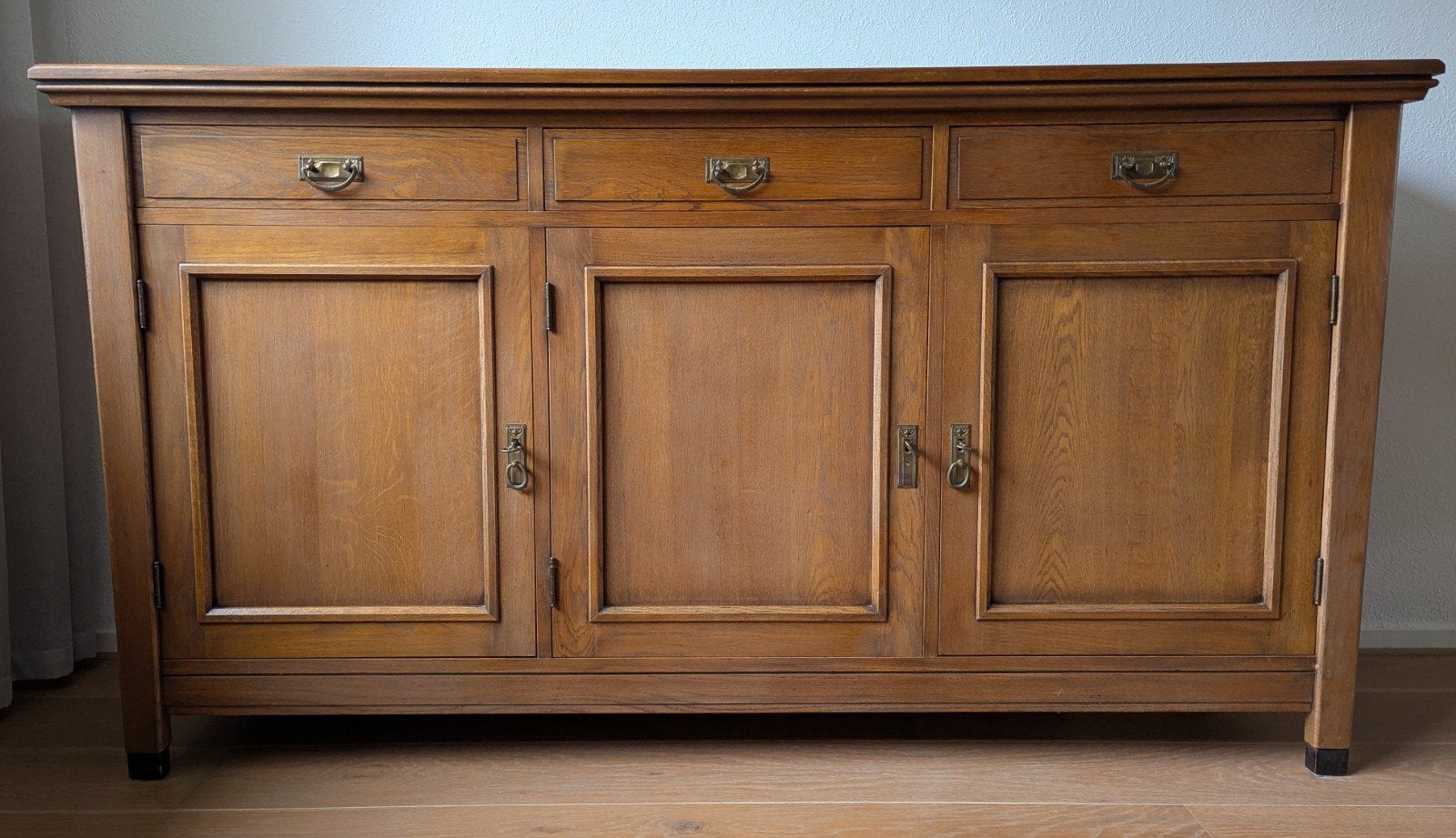Rood, Bruin kleurig dressoir. afmeting blad: 180  48, Ophalen, Gebruikt, 150 tot 200 cm, Eikenhout