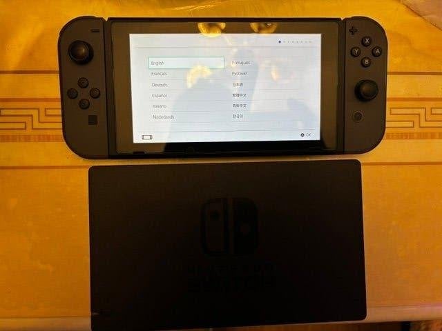 Nintendo Switch V2 & Nintendo Switch Oled, Spelcomputers en Games, Spelcomputers | Nintendo Switch, Ophalen, Zo goed als nieuw