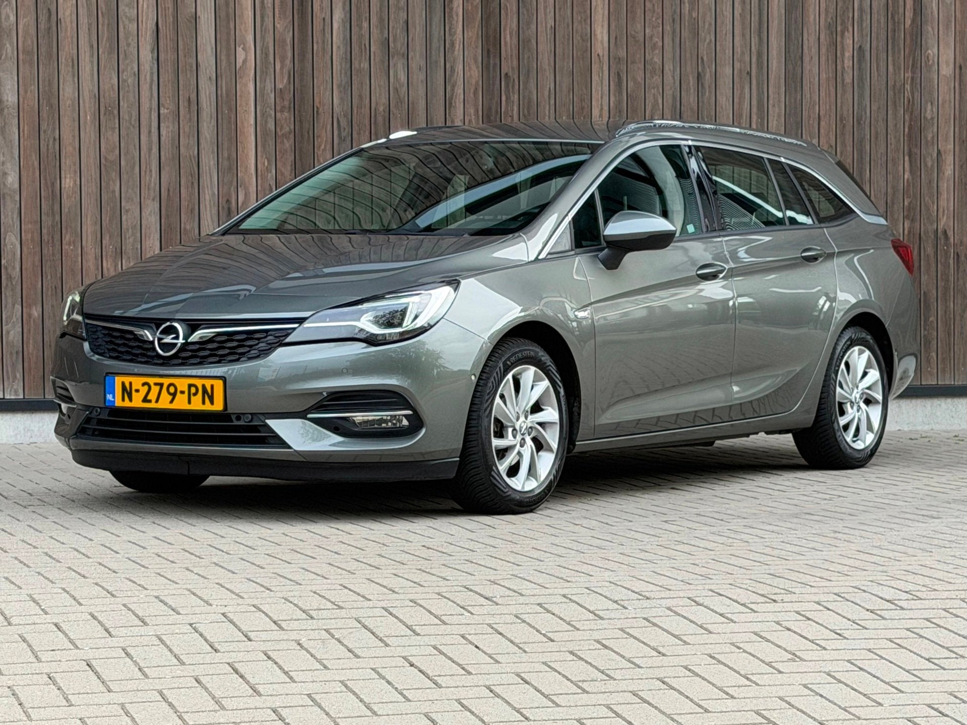 Opel Astra Sports Tourer 1.2 Ultimate / Winterpack / Trekhaa, Voorwielaandrijving, Handgeschakeld, 660 kg, 66 €/maand
