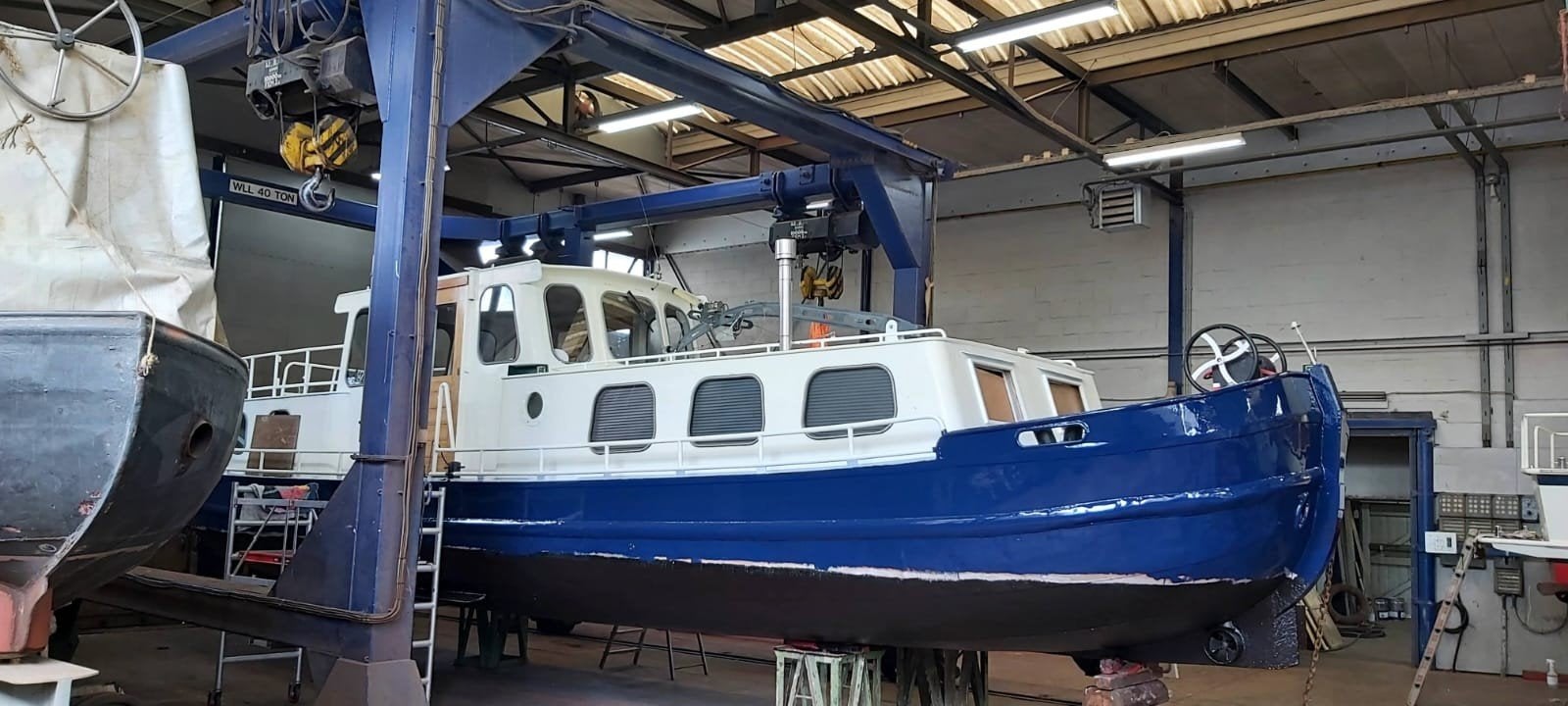 Luxe motorboot 13m. platbodem, Watersport en Boten, Binnenboordmotor, Diesel, 80 pk, 1.85 meter