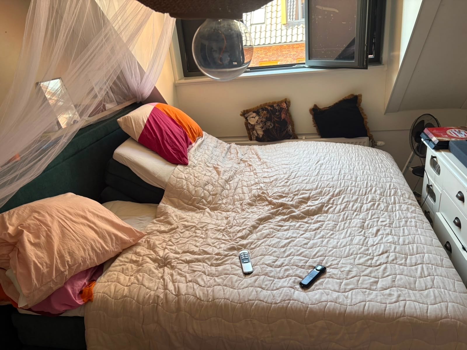 Caresse Elektrisch Verstelbaar Boxspringbed 180x200 Donkergr, Huis en Inrichting, Slaapkamer | Bedden, Ophalen, Verstelbaar, Tweepersoons