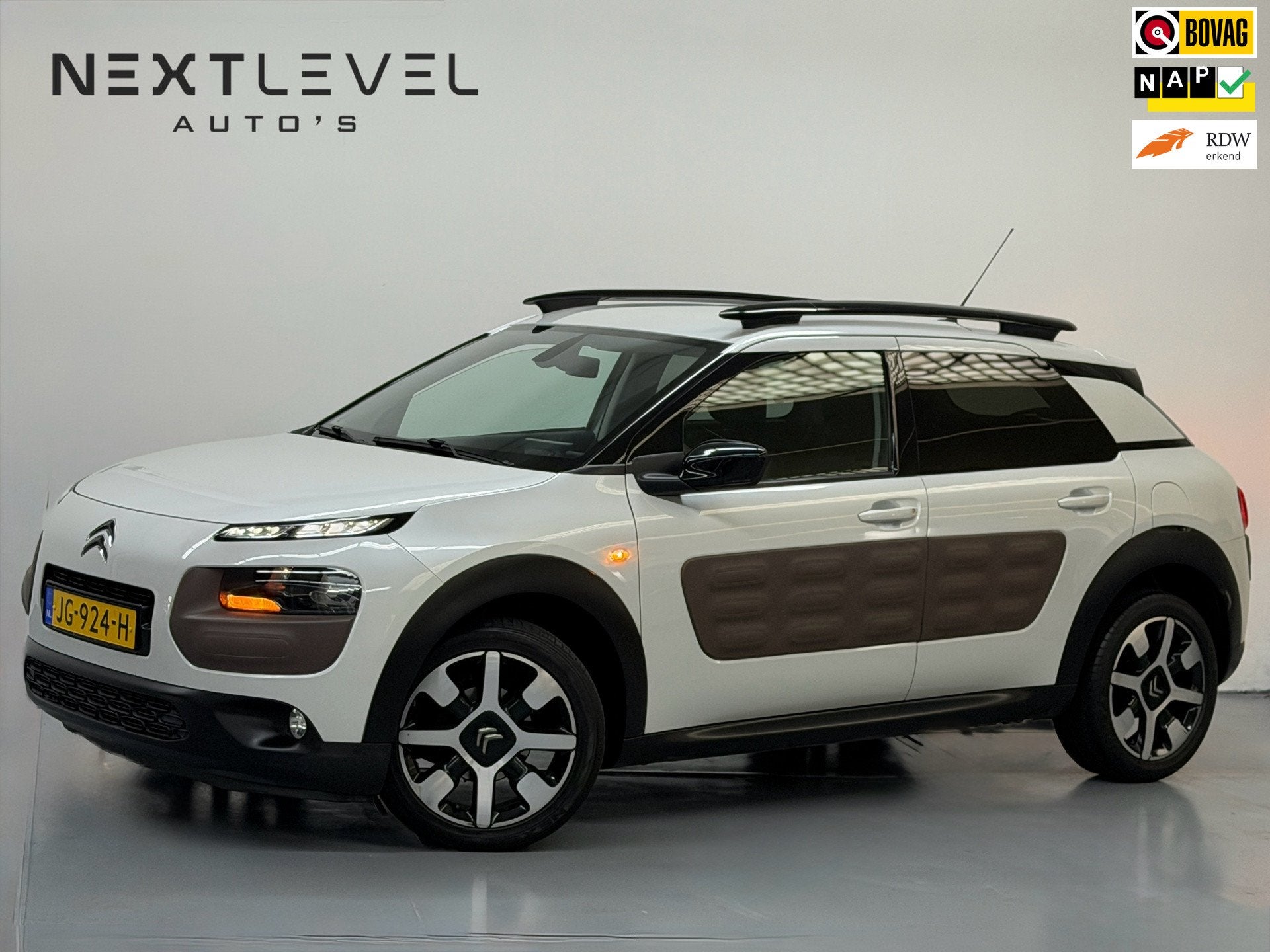 Citroen C4 Cactus 1.2 PureTech Shine D.riem vervangen Camera, Auto's, Dealer onderhouden, Euro 6, 1199 cc, 995 kg