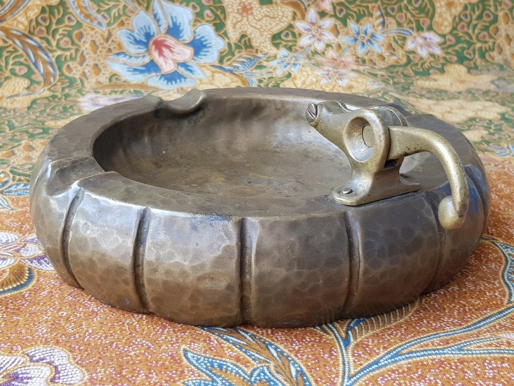 Mooie antieke Engelse asbak met sigarenknipper 18 cm. 1923., Antiek en Kunst, Antiek | Koper en Brons, Ophalen of Verzenden, Koper