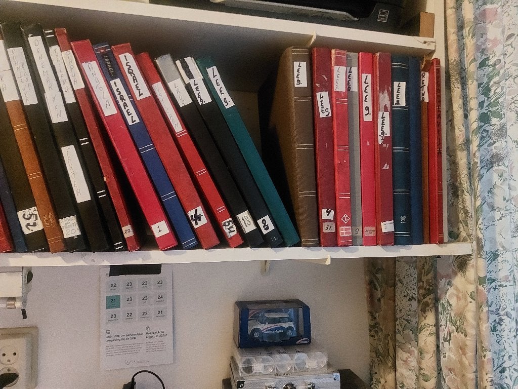 10 postzegels albums in een keer vrpr €2 per stuk, Ophalen of Verzenden, Nederland