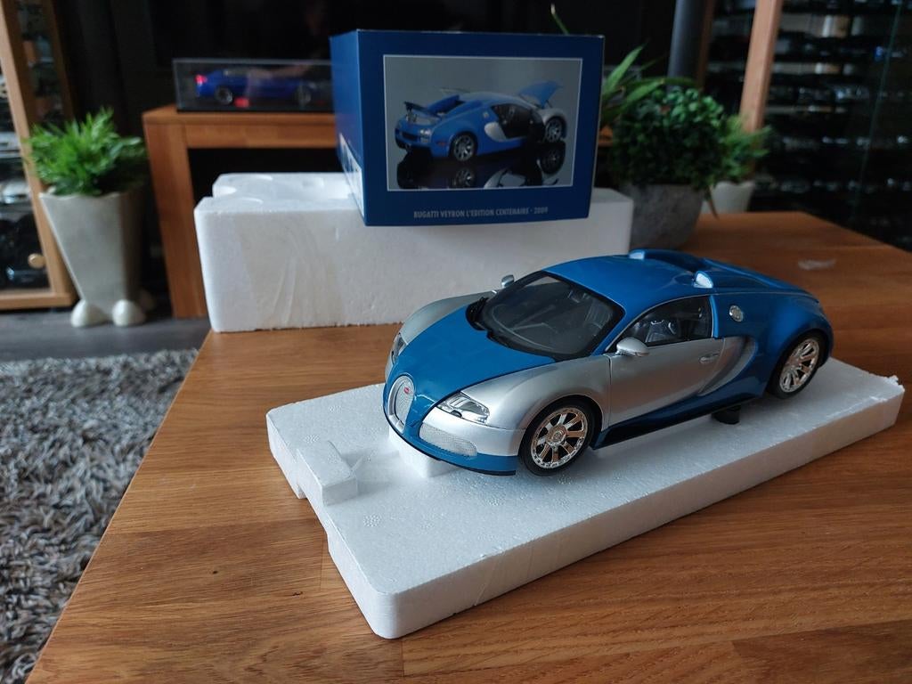 Minichamps 1/18 Bugatti veyron LCentenaire Chrome Blue, Hobby en Vrije tijd, Ophalen of Verzenden, Zo goed als nieuw, Auto, MiniChamps