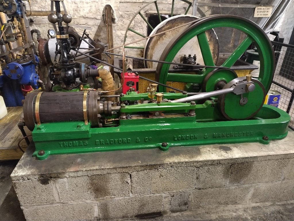 GEZOCHT: Horizontale  zuigerstoommachine, Ophalen, Gebruikt