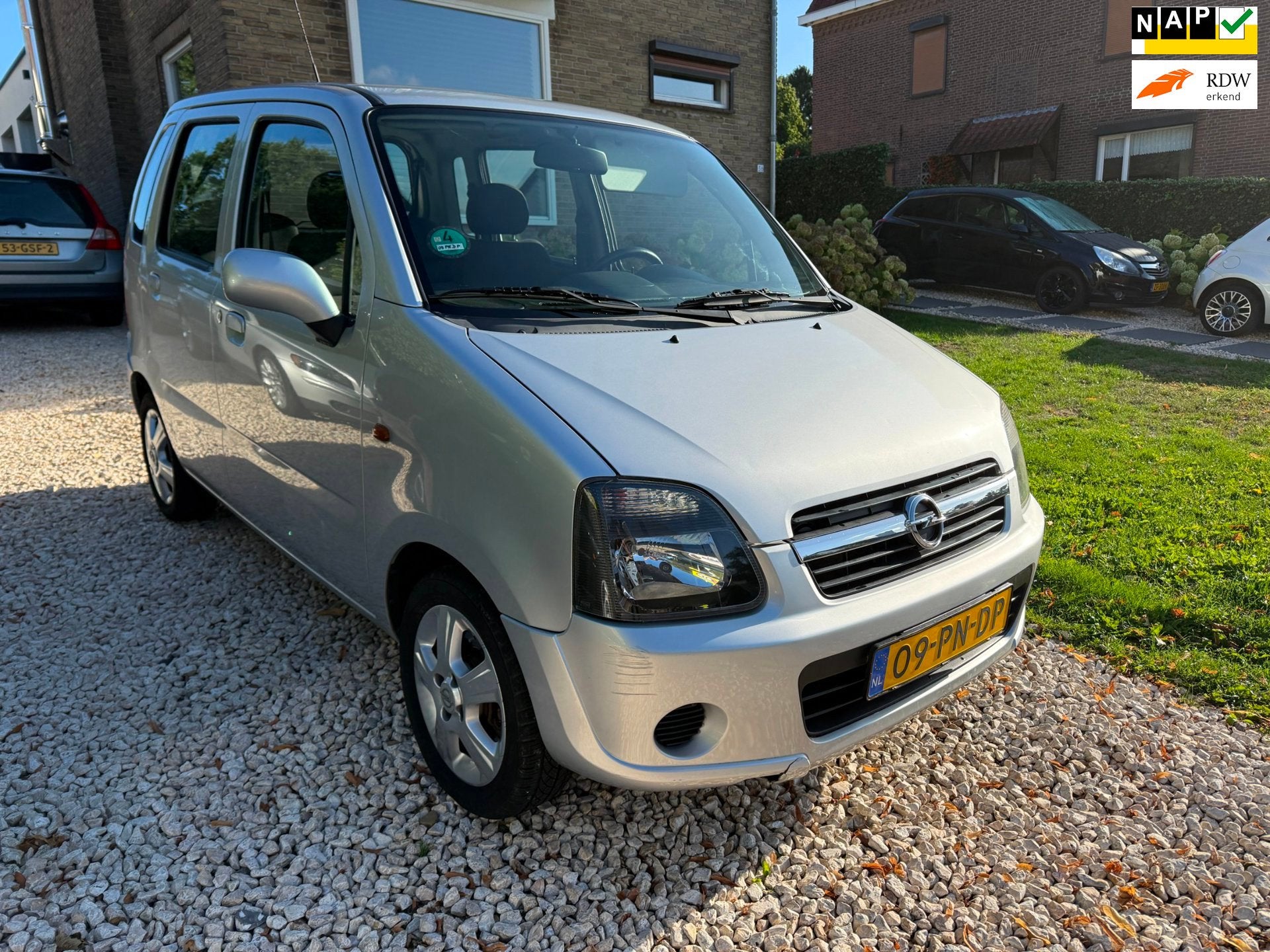 Opel Agila 1.2-16V Maxx Nieuwe APK., Voorwielaandrijving, Stof, Gebruikt, Zwart