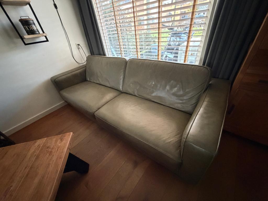 Comfortabele 2-zits bank van leer - 235 cm breed, Huis en Inrichting, Banken | Bankstellen, Ophalen, Gebruikt, Driepersoons, Rechte bank