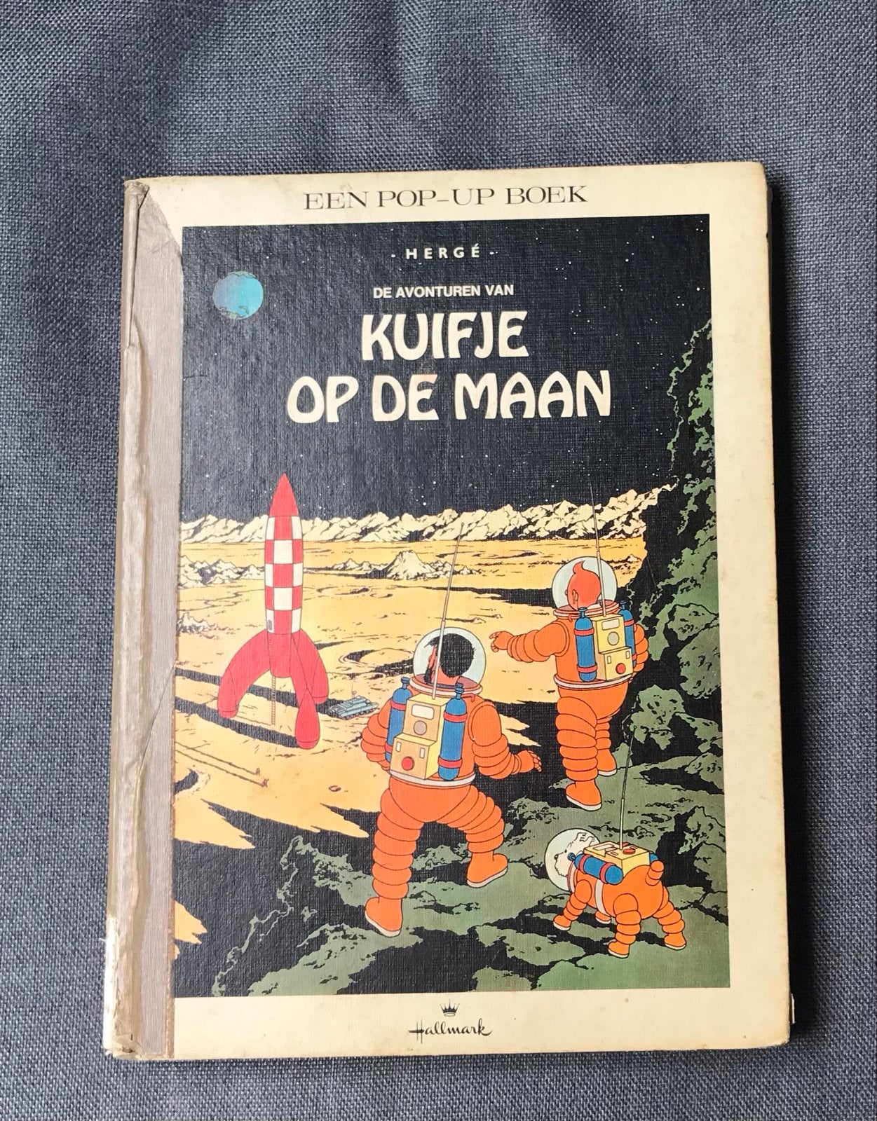 Kuifje op de Maan - Pop-up boek van Hergé, Eén stripboek, Ophalen of Verzenden, Gelezen