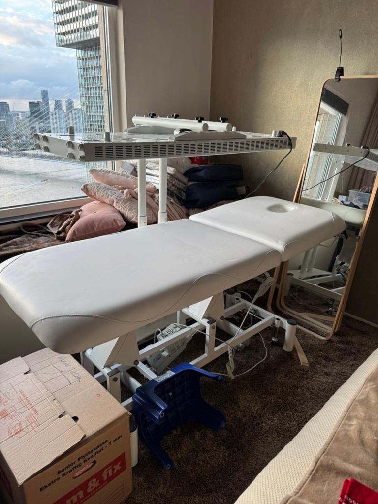 Elektrisch verstelbare Massagetafel, als nieuw!, Sport en Fitness, Massageproducten, Ophalen, Zo goed als nieuw, Massagetafel