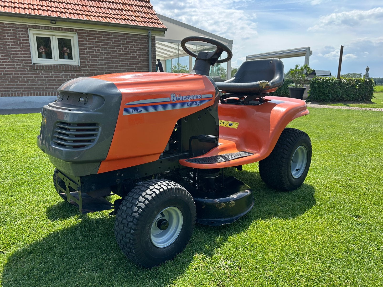 Husqvarna LT 125 Briggs & Stratton 12.5 PK, Tuin en Terras, Zitmaaiers, Ophalen, Gebruikt, Versnellingen, 90 tot 120 cm