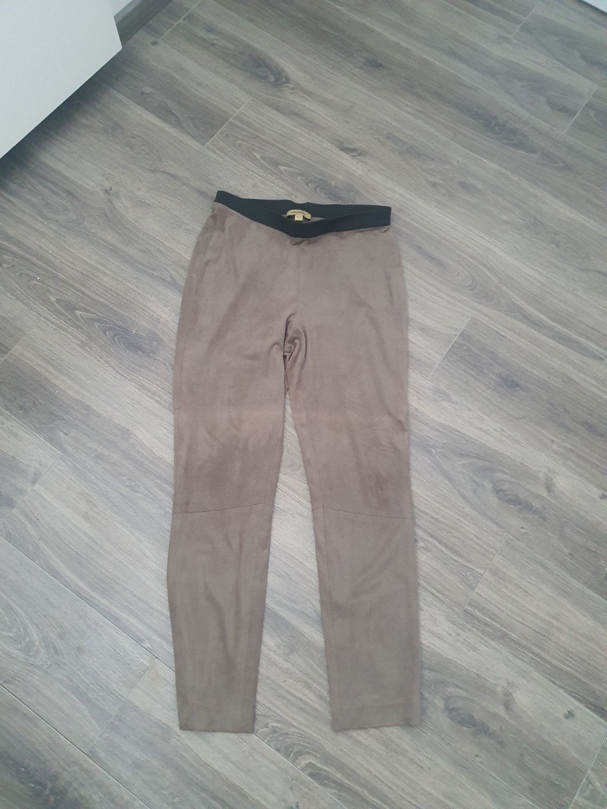 Bandolera suède-look broek maat 38/40 (M), Kleding | Dames, Broeken en Pantalons, Maat 38/40 (M), Bruin, Ophalen of Verzenden