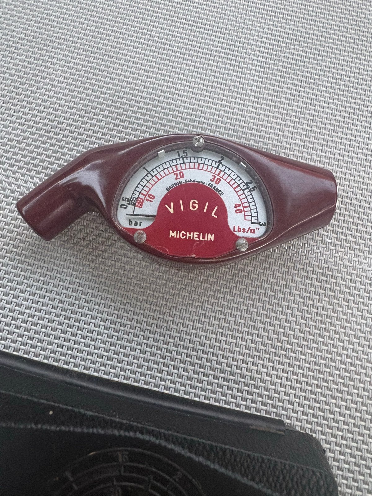 Vintage Michelin Vigil Bandenspanningsmeter (Jaren '60/'70), Verzenden, Zo goed als nieuw, Gebruiksvoorwerp