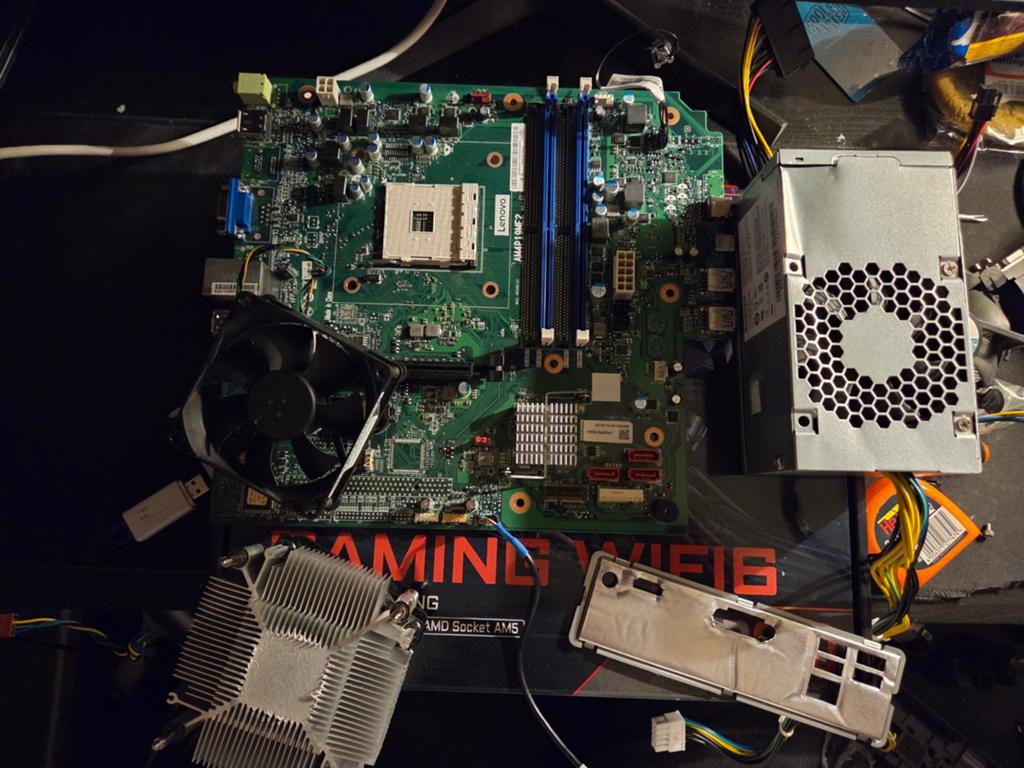 Lenovo am4 moederbord+voeding+cooler (DEFECT), Computers en Software, Moederborden, Micro atx, DDR4, Ophalen of Verzenden, Socket AM4