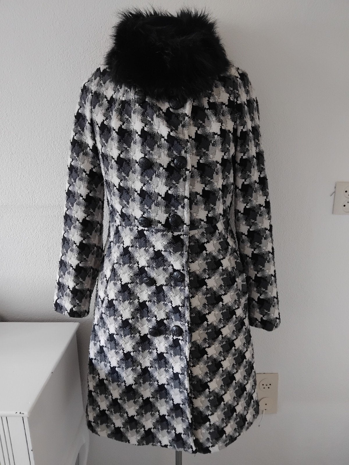 King Louie Houndstooth Jas met Faux Bontkraag Maat L, Zwart, Maat 42/44 (L), Ophalen of Verzenden, Zo goed als nieuw