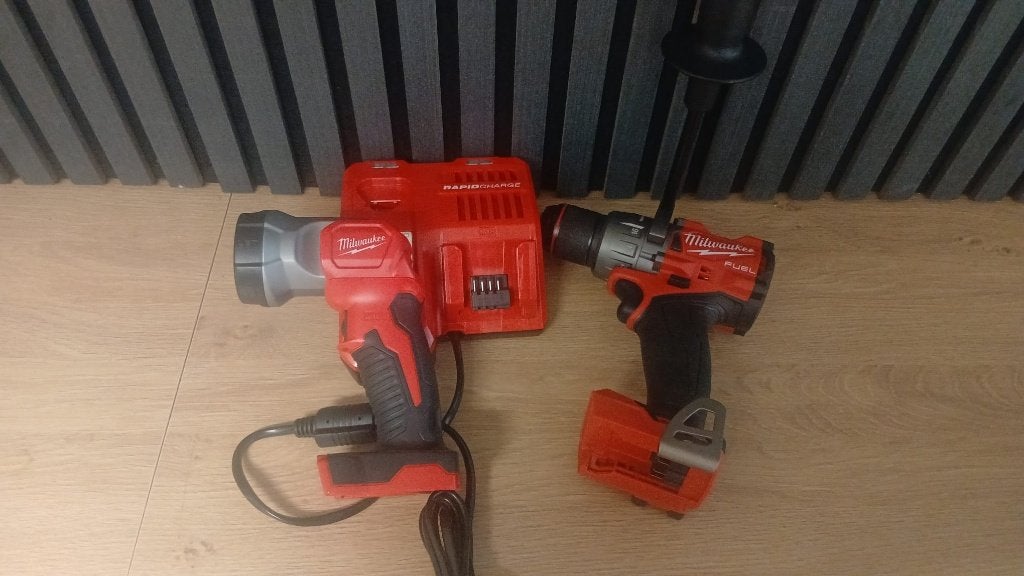 Milwaukee M18 FPD3 boormachine + lader + lamp, Ophalen, Nieuw, Minder dan 400 watt, Boormachine
