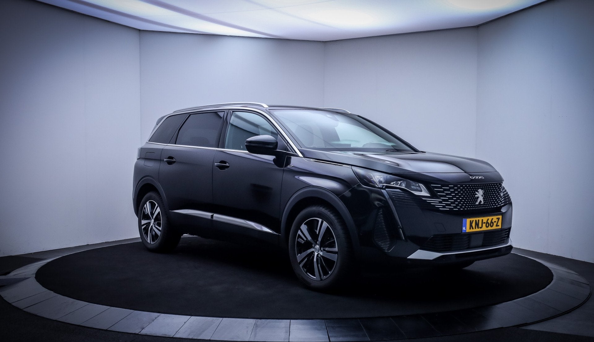 Peugeot 5008 1.2T Aut 7p GT Pack FULL LED | 360 CAM | ACC |, Dealer onderhouden, 15 km/l, Gebruikt, Zwart