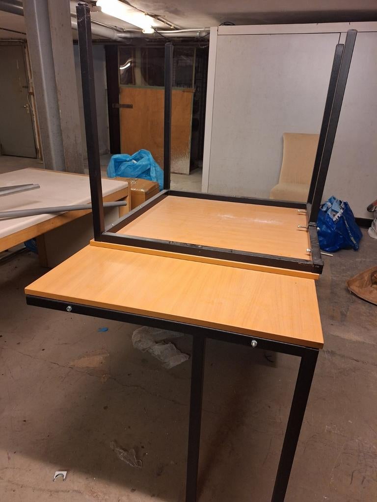 GRATIS Diverse bureaus/tafel, Ophalen, Gebruikt