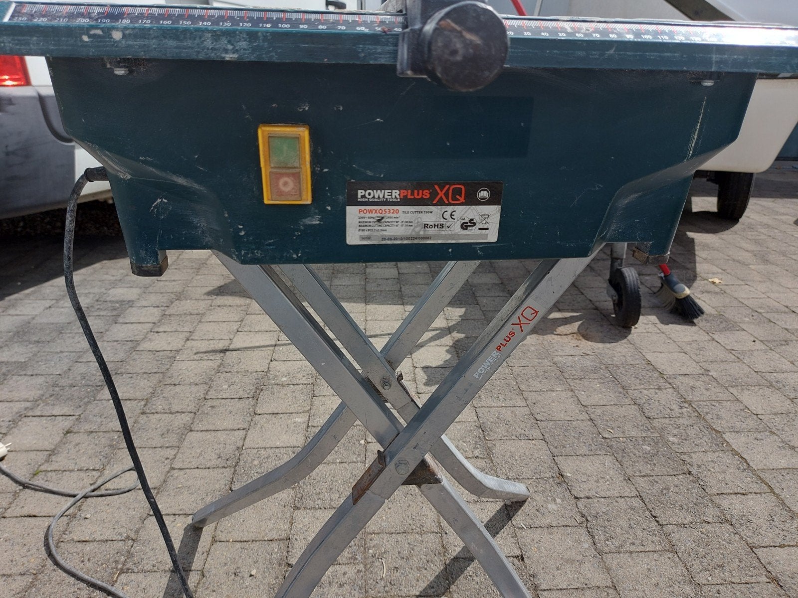 Powerplus XQ Watergekoelde Tegelzaag met Statief, Ophalen, Gebruikt, Powerplus, 30 tot 70 mm