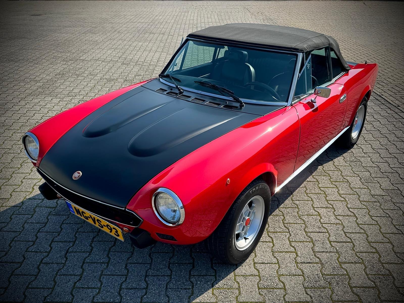 Fiat 124 2.0 Spider / CS2 / Carburetor / Abarth look / FROM, Zwart, 4 cilinders, 4 stoelen, Leder