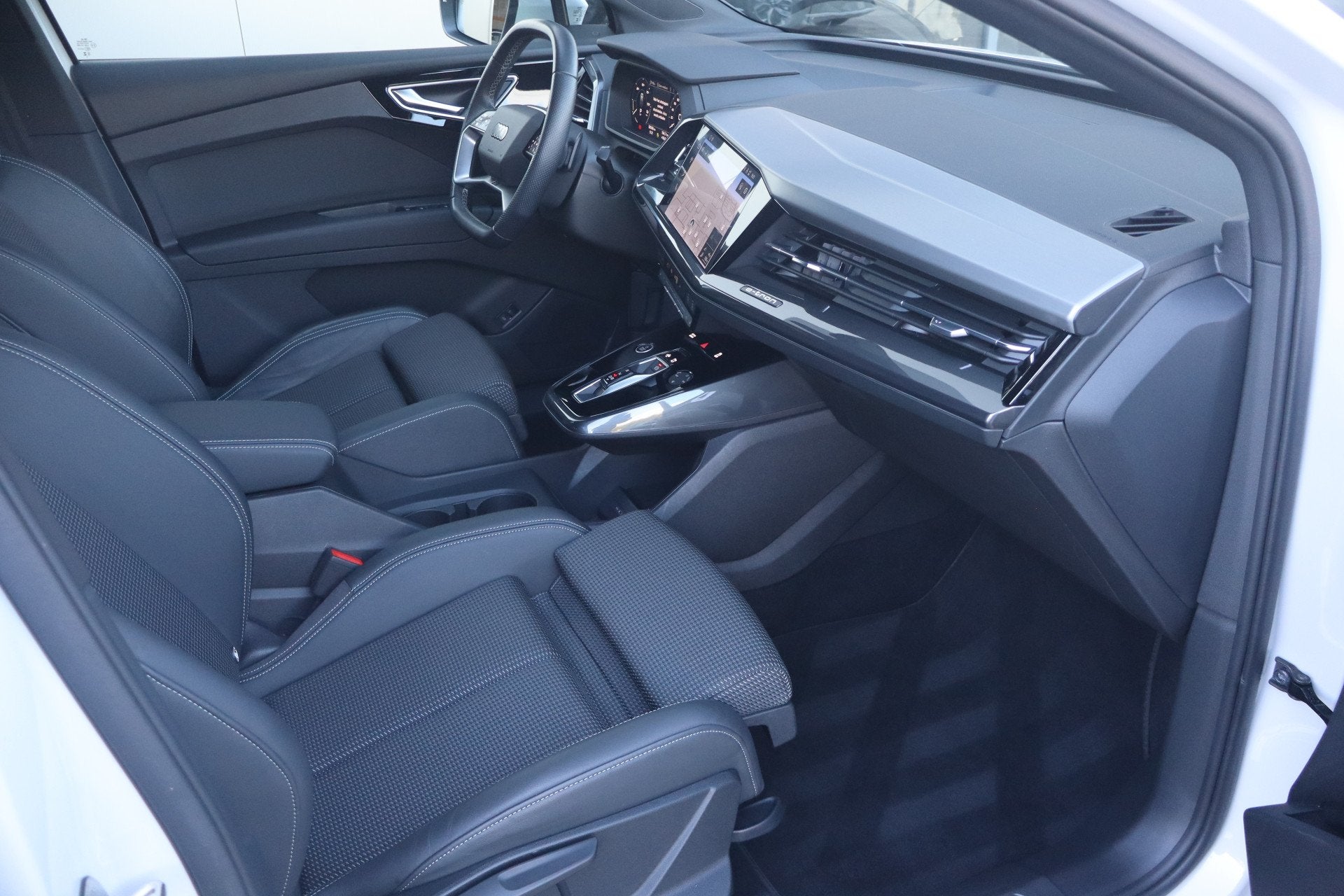 Audi Q4 e-tron 40 Launch edition S Competition 77 kWh - NL A, Achterwielaandrijving, Gebruikt, 520 km, 82 kWh