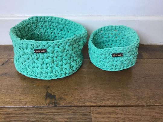 Setje van 2 mintgroene mandjes, handgemaakt, Huis en Inrichting, Overige materialen, Mand, Rond, Nieuw